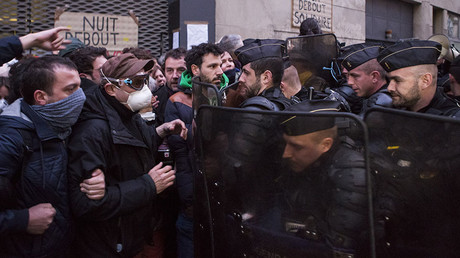 Clashes, tear gas as police evict 277 asylum seekers from Paris high school (PHOTOS, VIDEOS)
