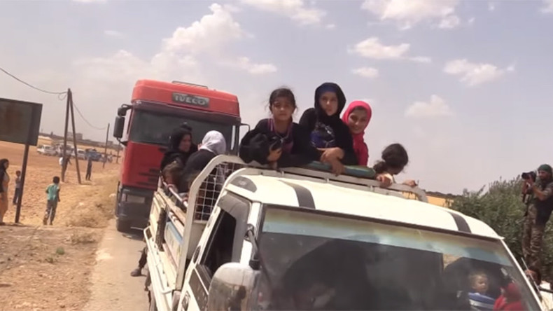 Civilians flee ISIS stronghold surrounded by US-backed forces (VIDEO)