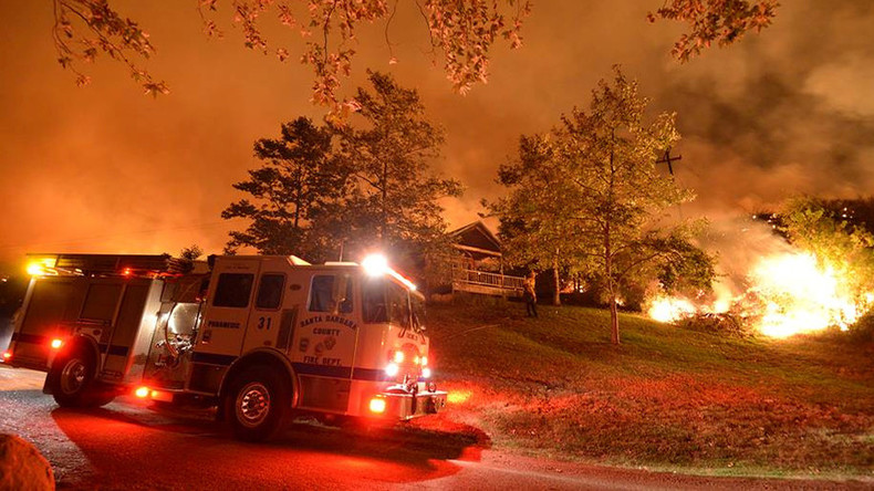Wildfire devours 60 homes in California, hundreds flee (PHOTOS)