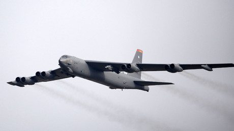 3 американских тяжелых бомбардировщика B-52 вылетели в Европу для участия в совместных военных учениях НАТО в странах Балтии.