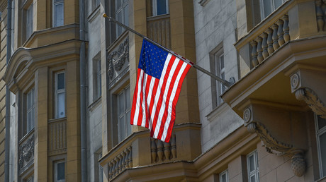 The United States flag is flying at the US Embassy building in Moscow. © Evgenya Novozhenina