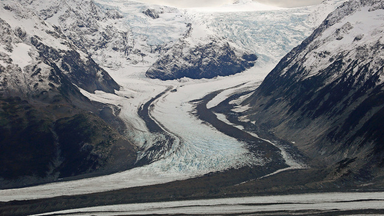 'Rolling wake': Widow takes husband's corpse on Alaskan road trip