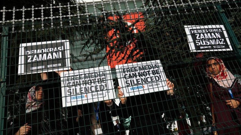 Turkey issues warrants for further 47 journalists as 15K detained over failed coup
