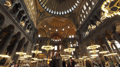 Primera vez en 81 años: se escuchó el llamado musulmán a la oración desde el interior de la Iglesia de Santa Sofía de Estambul.