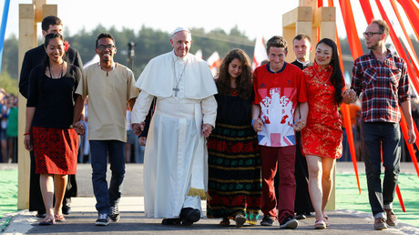 ‘Couch potatoes!’ Get rid of gadgets & sofa-happiness, Pope Francis tells youth