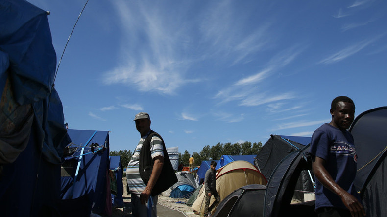French court refuses to close eateries & shops in Calais 'Jungle' camp as migrant numbers top 9,000
