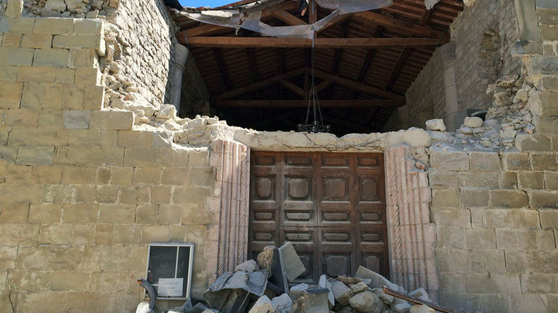 Refugees & restaurants come to help destroyed Italian towns as death toll rises over 280