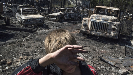 Burned cars in the village of Lozovoye in the Donetsk Region, as a result of shelling by Ukrainian forces. © Valeriy Melnikov