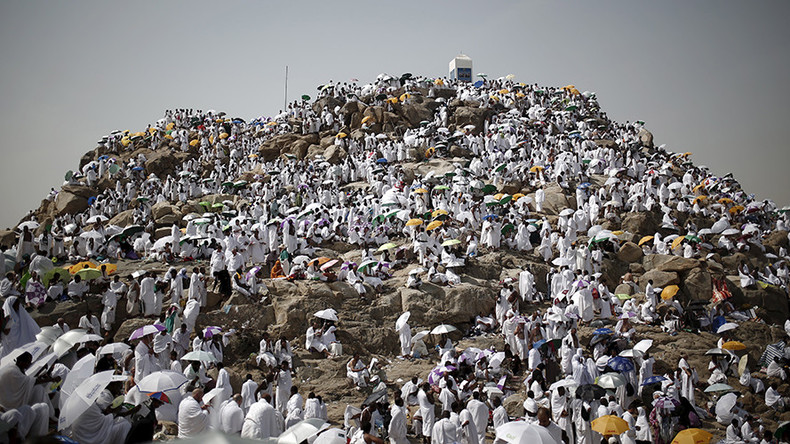 Saudi Arabia issues e-bracelets for hajj pilgrims after deadly 2015 stampede