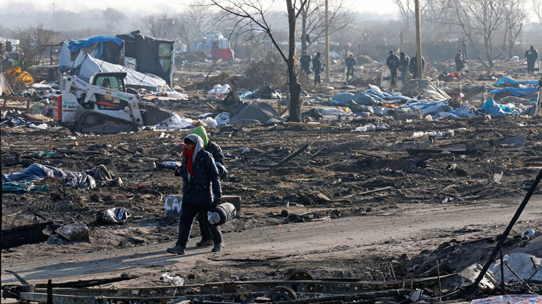 Calais ‘Jungle’ migrants to be dispersed across France – Hollande