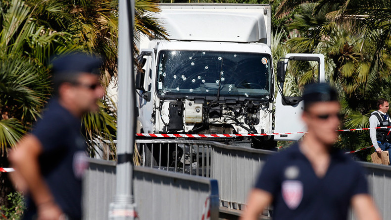 Police didn't stop truck in Nice horror, attacker drove on for 4 mins – French media