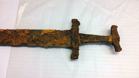 Ancient Viking warrior blade unearthed by Icelandic goose hunters (PHOTOS)