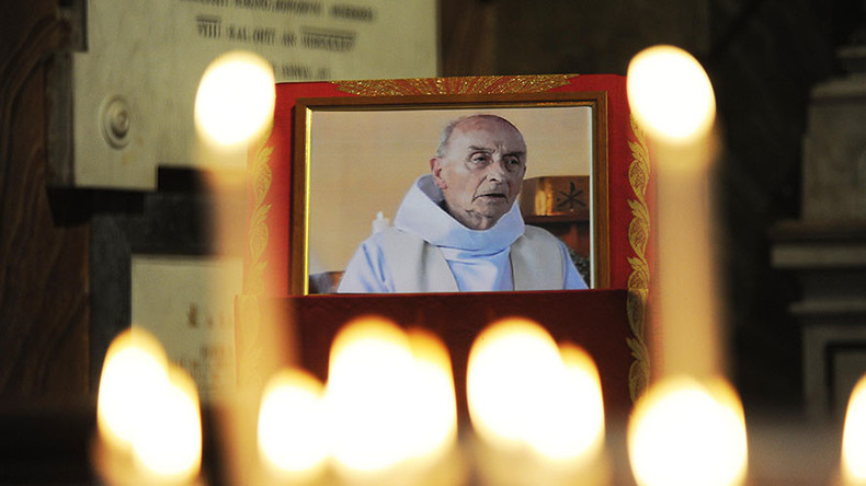 Pope Francis smooths sainthood path for ISIS-slain Normandy priest