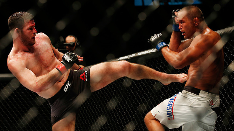 Michael Bisping defeats Dan Henderson at UFC 204 in Manchester — RT ...