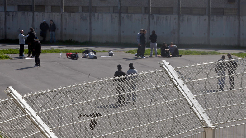 1,300 French prisoners radicalized in jail – justice minister