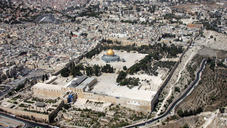 Muslim gravestones in E Jerusalem vandalized, Palestinians blame Israeli authority