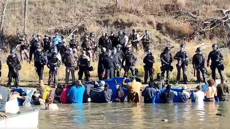 Police shoot rubber bullets at Dakota Access Pipeline protesters