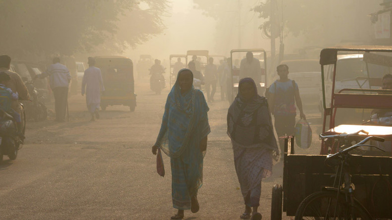 ‘Worst smog in 17yrs’ shuts schools in New Delhi (PHOTOS)