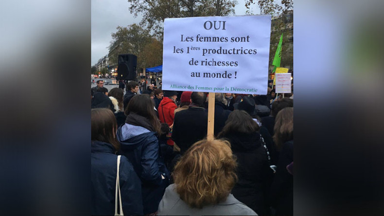 French women stage mass walkout in protest against wage gap (PHOTOS)