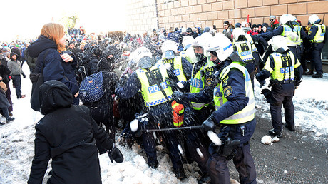 Counter-protesters throw snowballs at police who are keeping them away from a demonstration organised by The Nordic Resistance Movement (Nordiska motstandsrorelsens) in central Stockholm November 12, 2016 © Fredrik Sandberg 