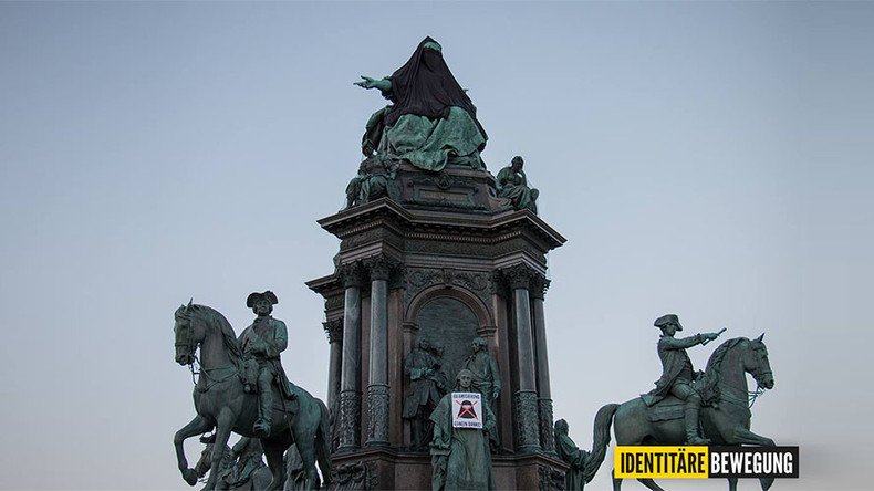 Austrian Far Right Group Covers Queen S Statue With Veil In Anti Islam Protest Rt World News