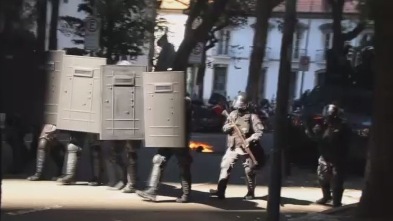 Fiery clashes between military police and protesters erupt in Brazil (VIDEOS)