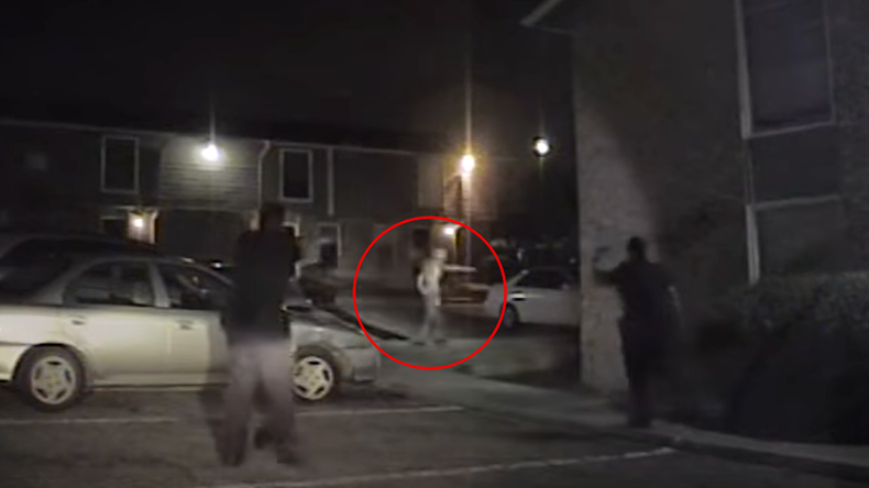 Texas police officer shoots man in back – video