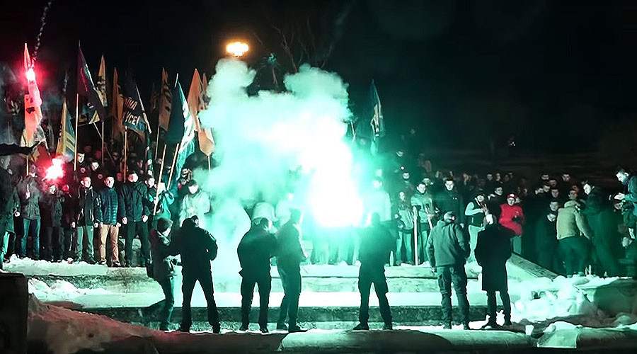 Ukrainian ultra-nationalist Azov battalion stages torch-lit march in Kharkov (VIDEOS)