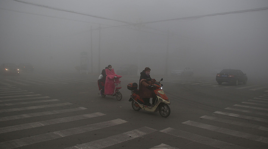 Shrouded In Smog 5 Day Pollution ‘red Alert Declared In Beijing Photos — Rt News 8041