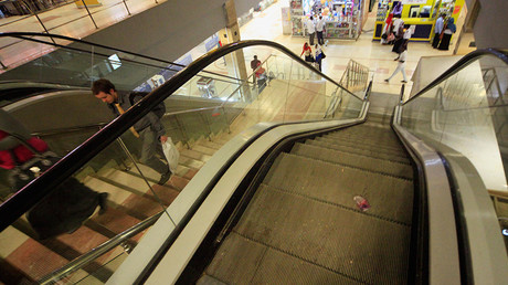 1,000-strong horde of teenagers forces lockdown of US mall (VIDEOS)