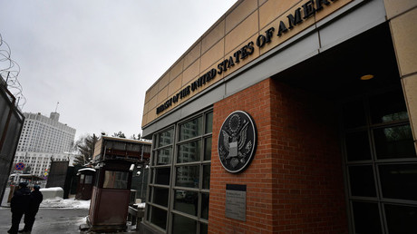 Russian policemen stand guard in front of the US Embassy in Moscow on December 30, 2016 © Alexander Nemenov