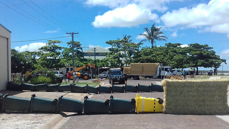 Rubbish idea? Aussies use wheelie bin wall to trap stray croc (PHOTOS)