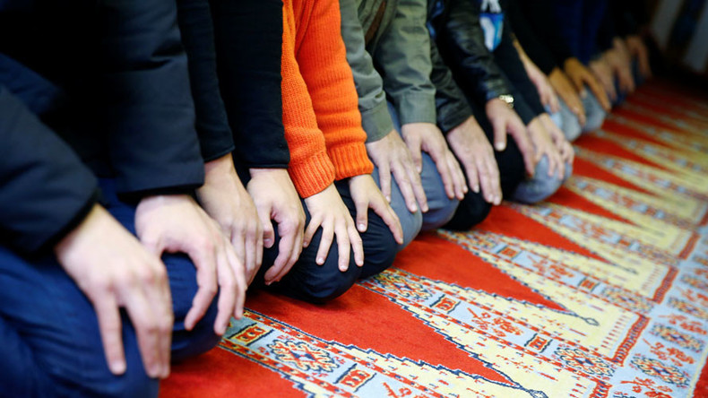 Doctor refuses to treat epileptic toddler until after Muslim prayer time