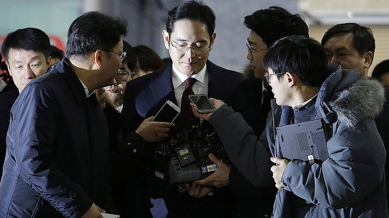 Samsung chief questioned as suspect in national corruption scandal