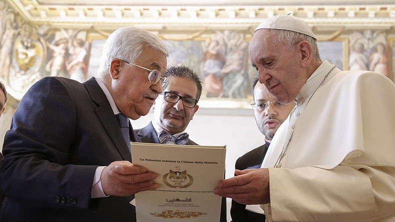 Abbas inaugurates Palestinian Embassy in Vatican, meets Pope Francis