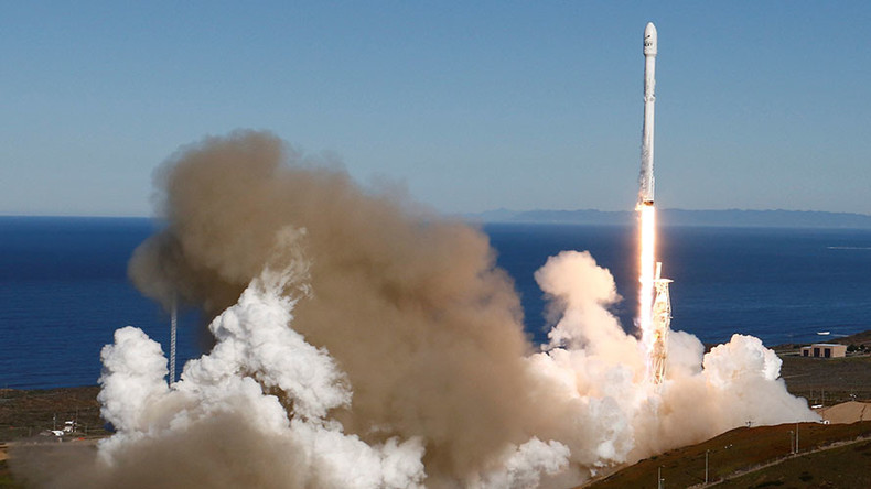 SpaceX launch as filmed from 8,500ft above ground (VIDEOS)