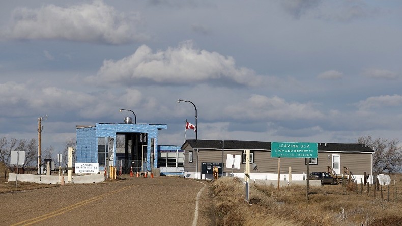 Canadians turned away at US border ahead of inauguration & march for women’s rights