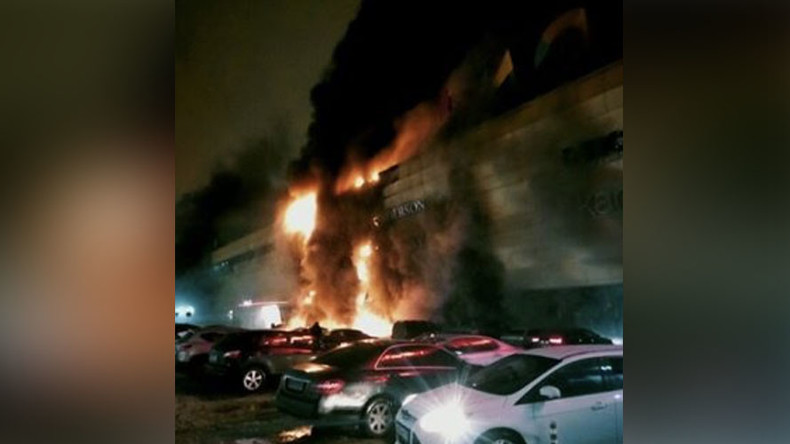Huge fire engulfs shopping mall in SW Moscow, hundreds evacuated (PHOTOS, VIDEO)