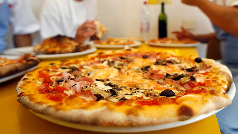 Icelandic president moves to defuse heated debate over #pineappleonpizza (POLL)