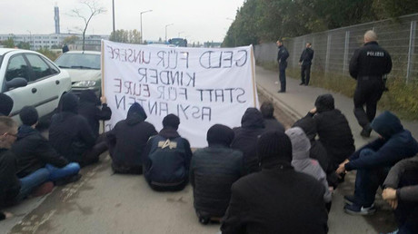 ‘Like a ghetto’: Leipzig condo fences itself off from refugee center