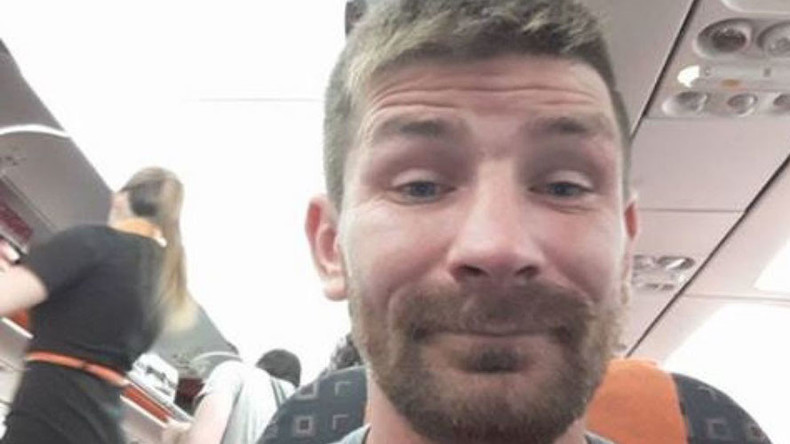Man who slit his throat in court to avoid prison is sentenced for possessing knife
