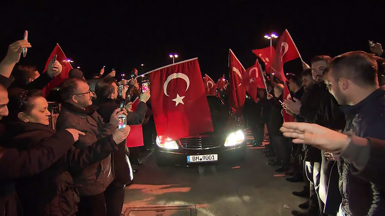 Expelled Turkish minister decries ‘harsh treatment’ as Dutch PM vows ‘de-escalation’
