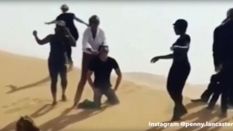 Crooner Rod Stewart apologizes for ‘ISIS mock execution’ in Abu Dhabi desert