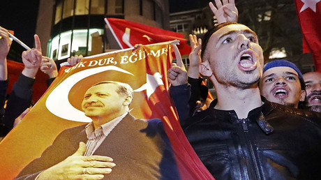 Demonstrators gather outsidethe Turkish consulate, Rotterdam, Netherlands March 11, 2017. © Yves Herman