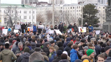 Hundreds join anti-corruption rally in Yekaterinburg on March 26, 2017. © Ruptly