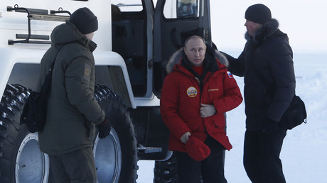 Russian President Vladimir Putin walks out of a car during a visit to Alexandra Land in remote Arctic islands of Franz Josef Land, Russia March 29, 2017. © Sergei Karpukhin