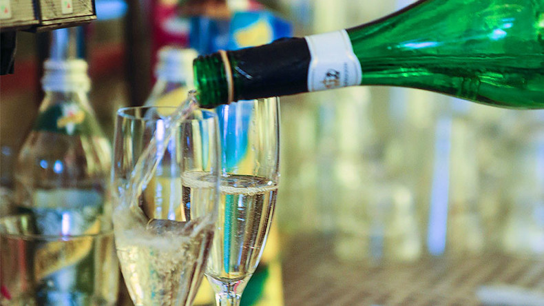 Thirst class travel? Lords call time on pre-flight booze at British airports