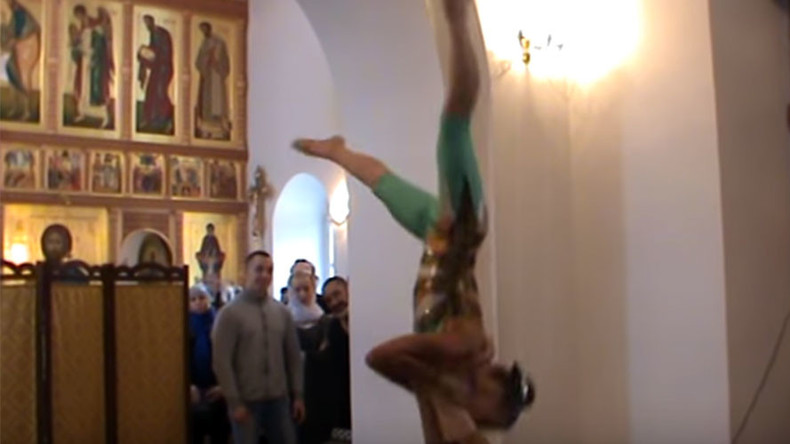 Acrobats inside Orthodox church spark fury in Russia (VIDEO)