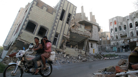 People ride a motorbike past a destroyed house in the southwestern city of Taiz, Yemen March 16, 2017. © Anees Mahyoub