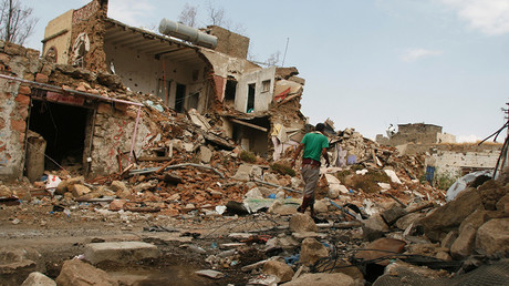 Saudi-led coalition ‘bombing hospitals, violating rights of children’ in Yemen – report